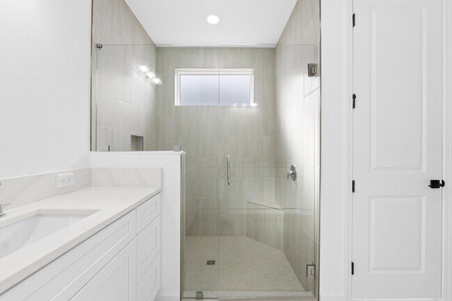 Building Photo - 9511 Paradise Dr