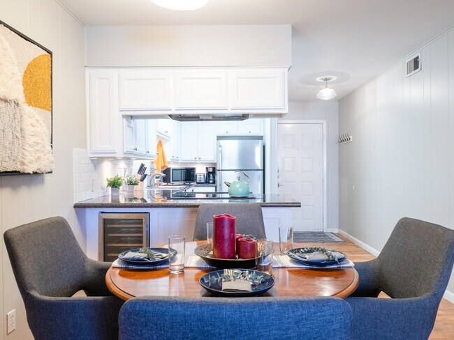 Building Photo - 2122 Hancock Dr