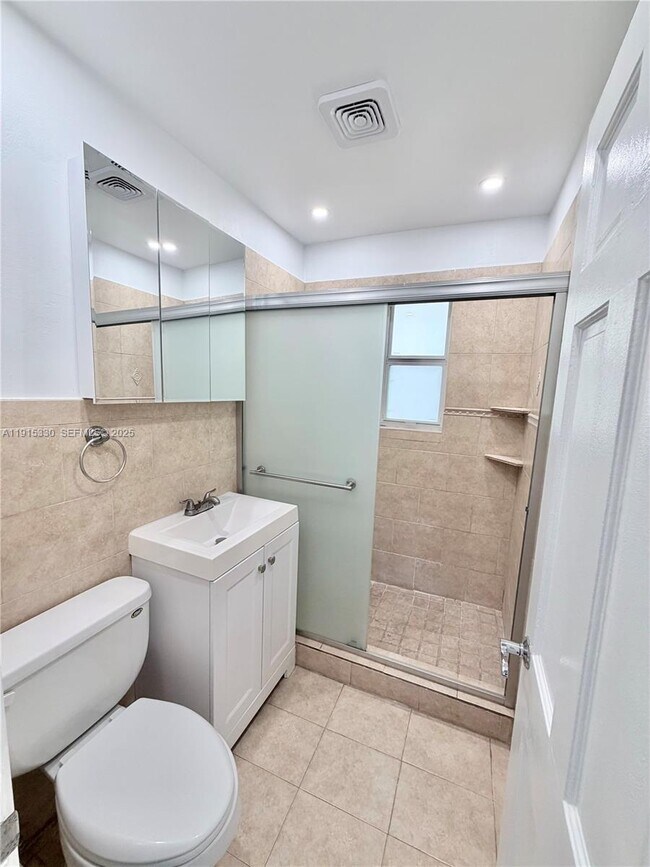 Building Photo - 11 Sidonia Ave