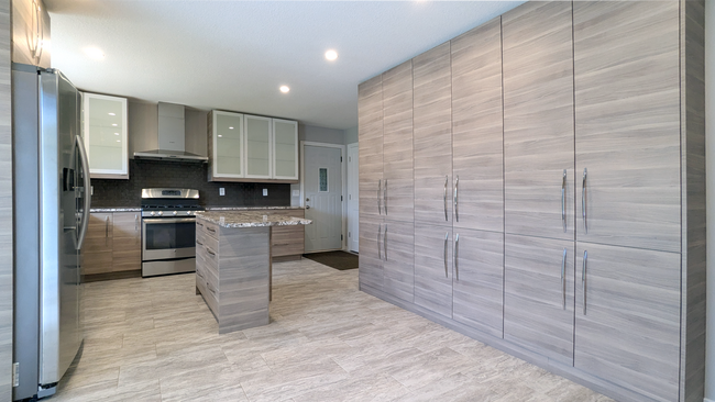 Building Photo - 2621 OAKRIDGE DR SW