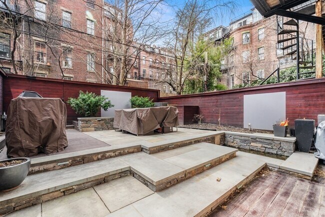 Building Photo - 98 Waltham St