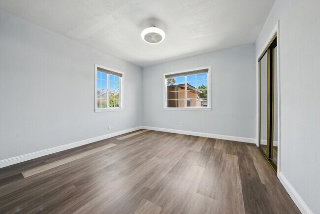 Building Photo - 5530 Laverne Ave