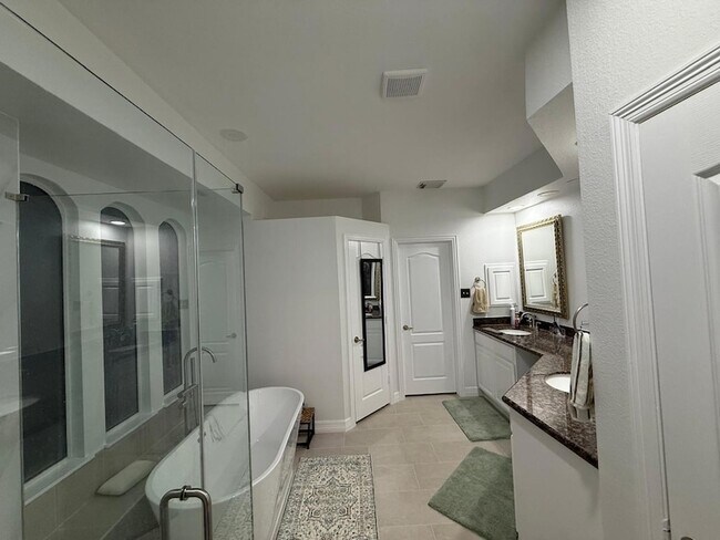 Building Photo - 5615 Ashford Ridge Ln