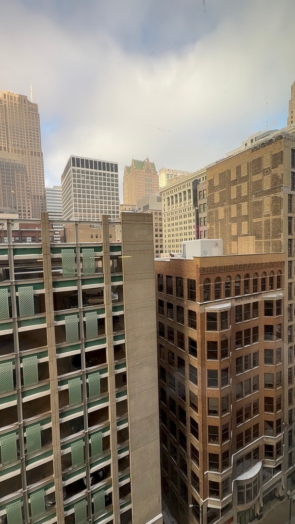 Building Photo - 235 W Van Buren St