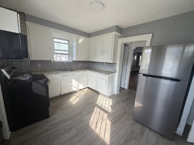 Building Photo - 3586 W 47th St