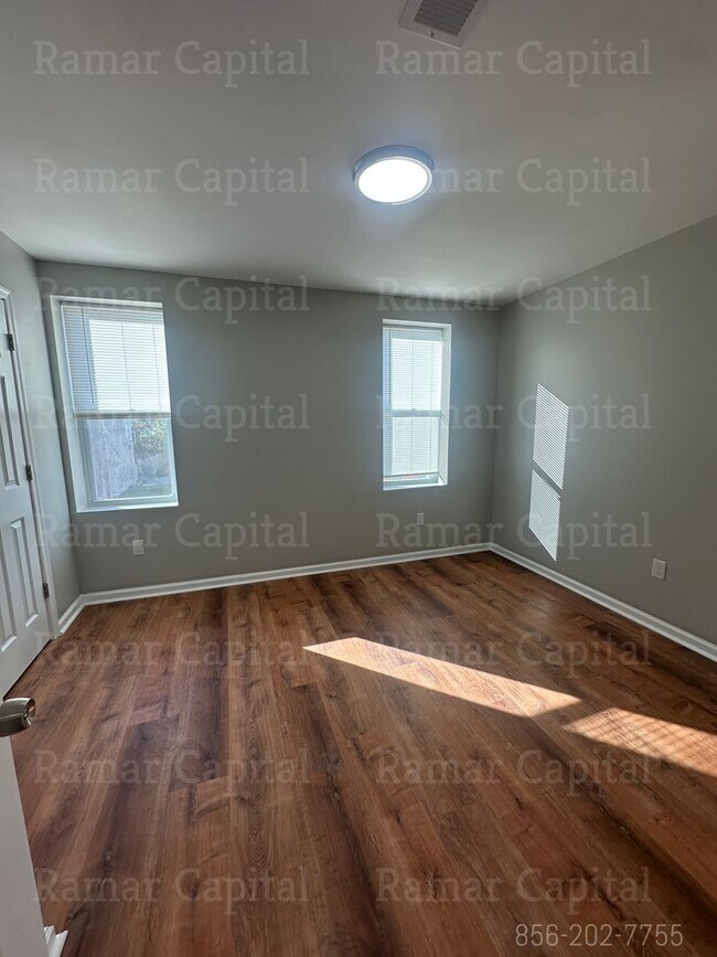 Building Photo - 451 Line St