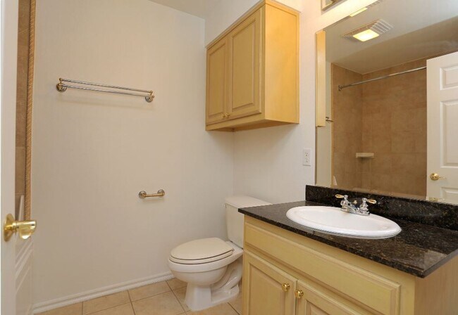 Building Photo - Beautiful large 2-bedroom 2 baths with 1 car garage in Mid Town Tulsa!!