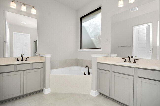 Building Photo - 4710 Austin Landing