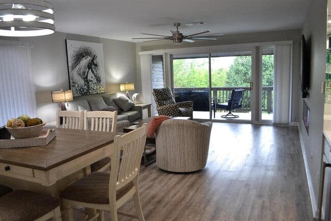 Building Photo - 200 Hamilton Oaks Dr