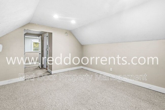 Building Photo - 2028 Hoyt Ave