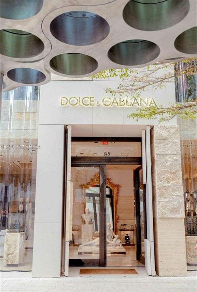 Building Photo - 524 NE 65th St