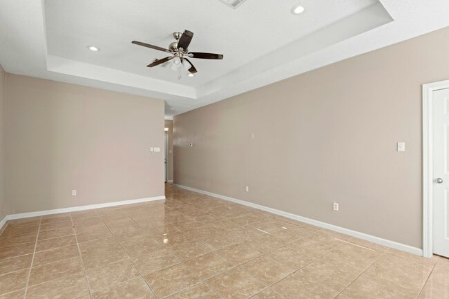 Building Photo - 2205 Greenwood Dr