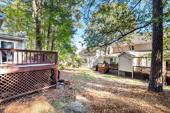 Building Photo - Beautiful Renovated Townhouse in Popular Raleigh Golf Course Community!