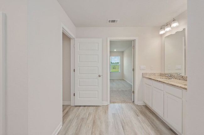 Building Photo - AVAILABLE NOW | BEAUTIFUL 5 BEDROOM, 3 BATH HOME IN MILTON WITH LARGE BACK YARD