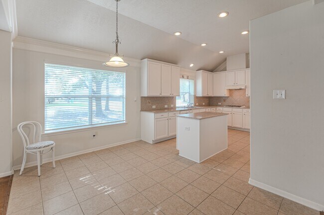 Building Photo - 6618 Trenton Lake Ln