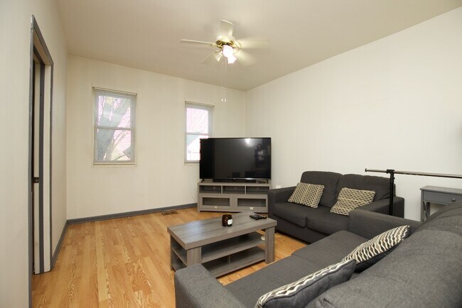 Building Photo - 1722 N Kimball Ave