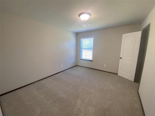 Building Photo - 4200 Royal Garden Dr