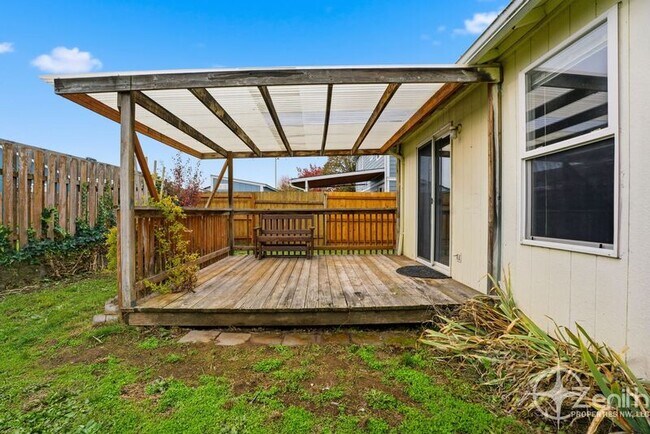 Building Photo - 15605 NE 92nd St