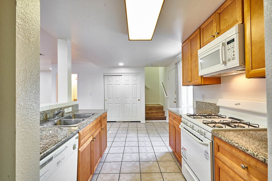 Building Photo - 1189 W 36th St