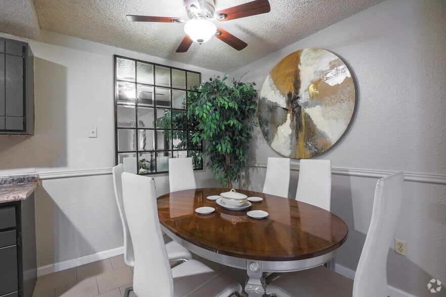 1BR, 1BA - 635SF - Village Park at Barclay Square