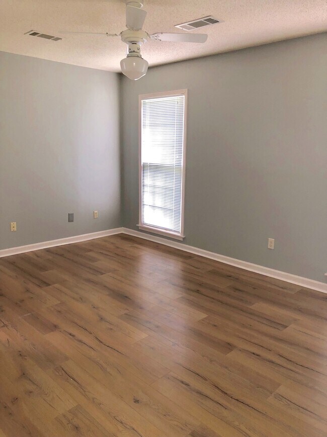 Building Photo - 1345 Zephyr Hills Dr