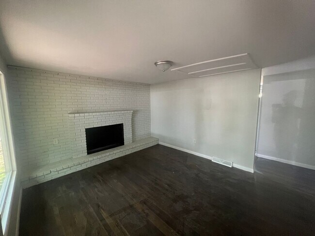 Building Photo - 943 35th St Roanoke, VA 24013  3bed/1bath ...
