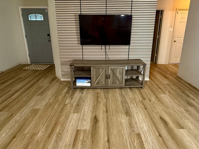 Building Photo - 2817 Megan Ln