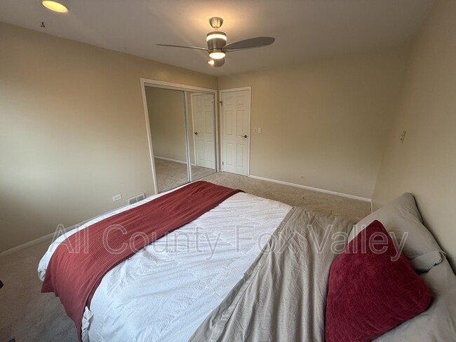 Building Photo - 21 E Appletree Ln