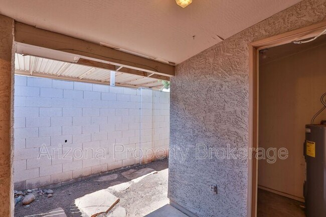 Building Photo - 1625 N Date