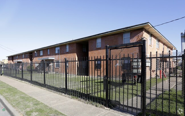 Building Photo - Hidden Creek Apartments