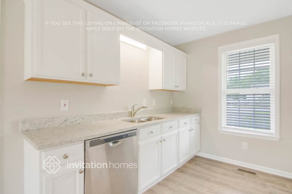 Building Photo - 386 Rosa Cir