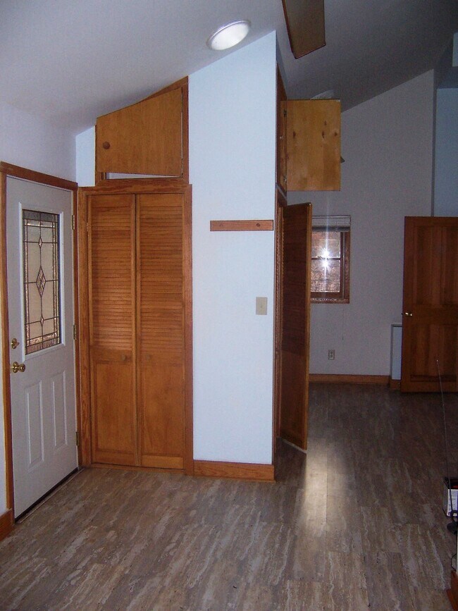 Building Photo - 718 Whitney Ln