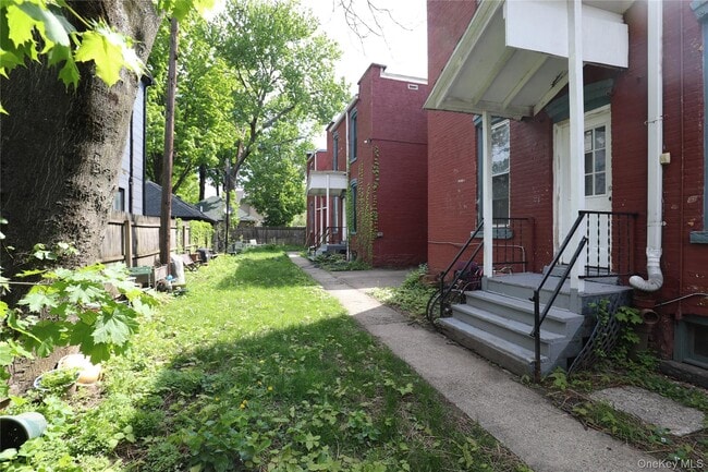 Building Photo - 141 St James St