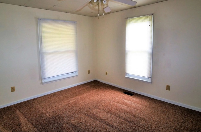Building Photo - Bungalow Near Downtown Bloomington – 3 Bed...