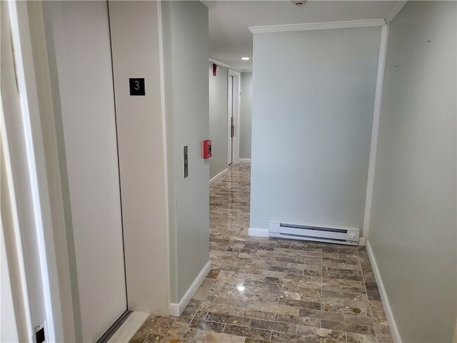 Building Photo - 31 Coddington St