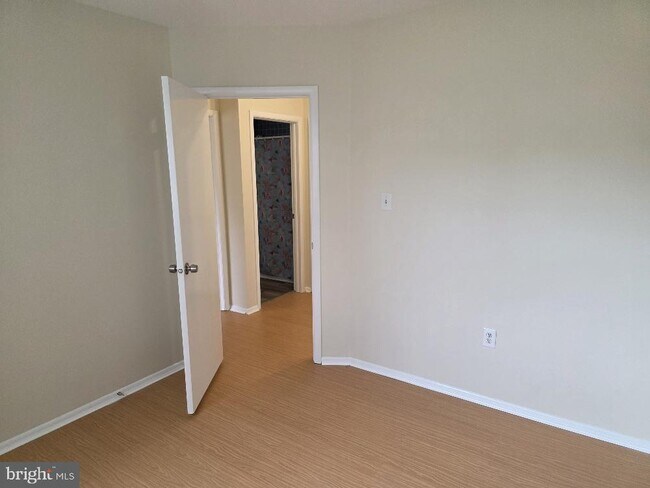 Building Photo - 22 Florence Tollgate Pl