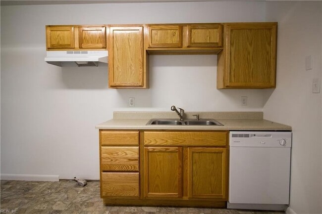 Building Photo - 1343 W 39th St