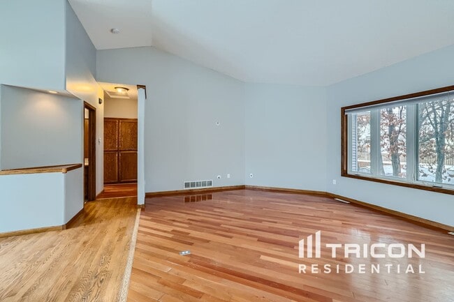 Building Photo - 13998 Norway St NW