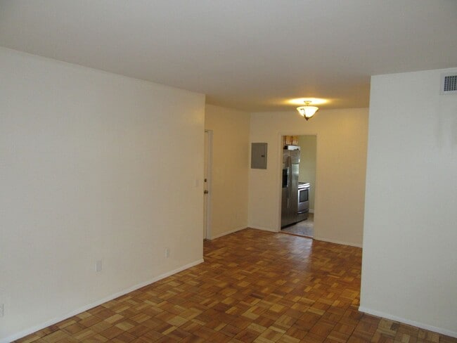 Building Photo - 807 Cherry St