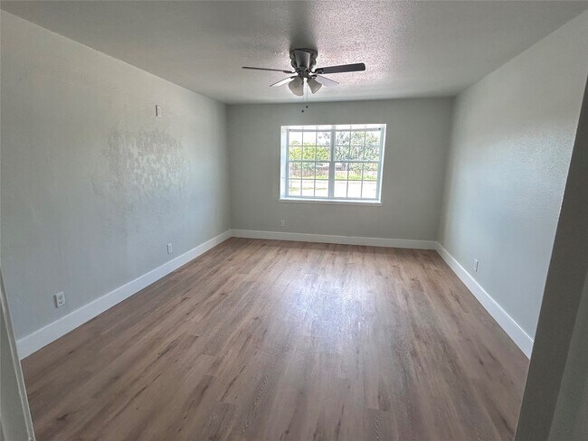 Building Photo - 11550 Chimney Rock Rd
