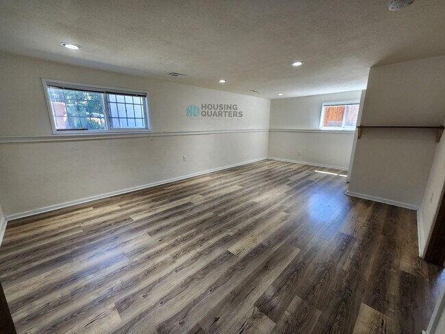 Building Photo - Single family home with large back yard!