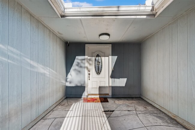 Building Photo - 2410 Colonial Ridge Dr