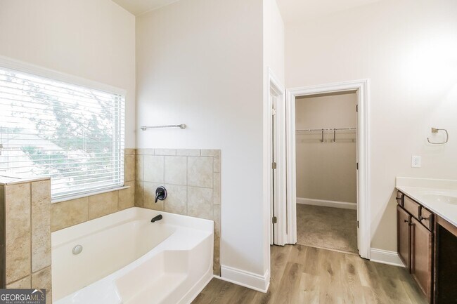 Building Photo - 886 Rainsong Way