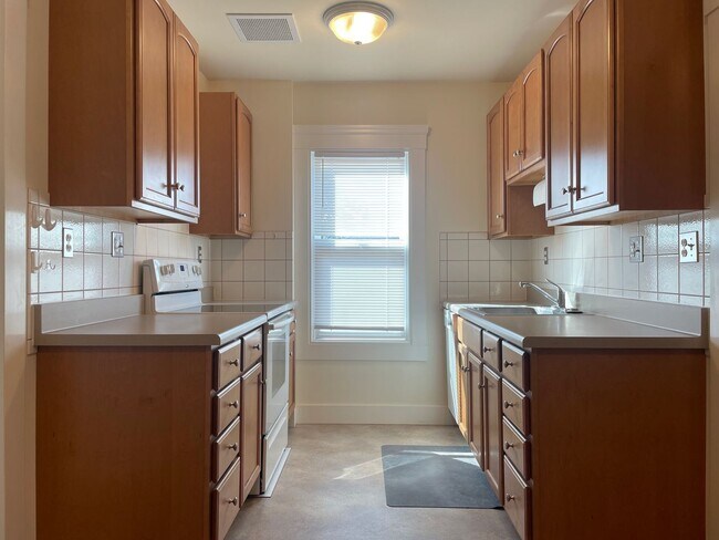 Building Photo - Wait until you see this!