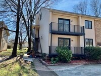 Building Photo - 1/2 off one month with 15 month lease 1 mo...