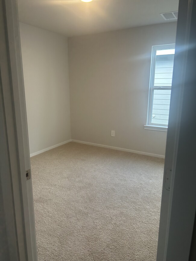 Building Photo - 329 Pickel Dr