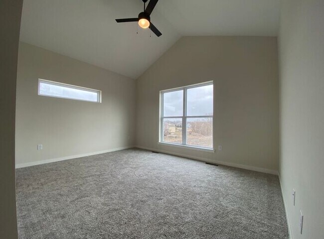 Building Photo - $2,275 | 3 Bedroom, 2.5 Bathroom Town Home | Pet Friendly | Sublease* | Available for August 1st,...