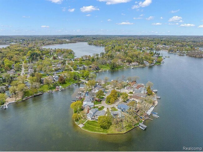 Building Photo - 3819 Island Park Dr