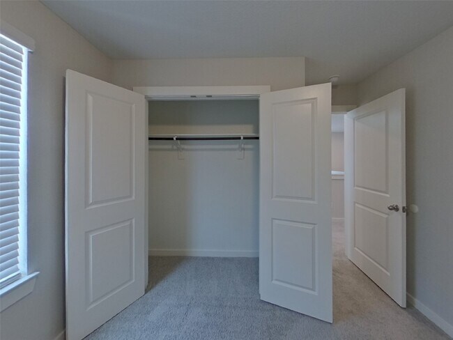 Building Photo - 9835 Willow Creek Commerce Dr