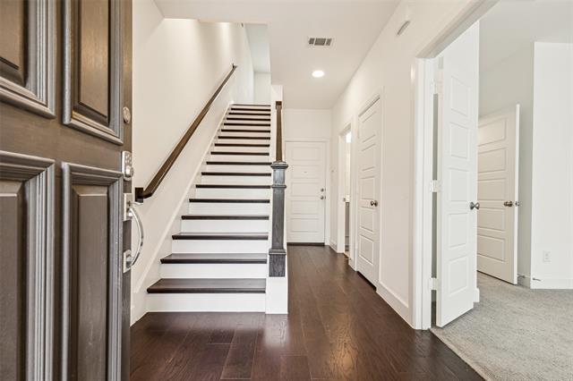 Building Photo - 750 High Garden Pl